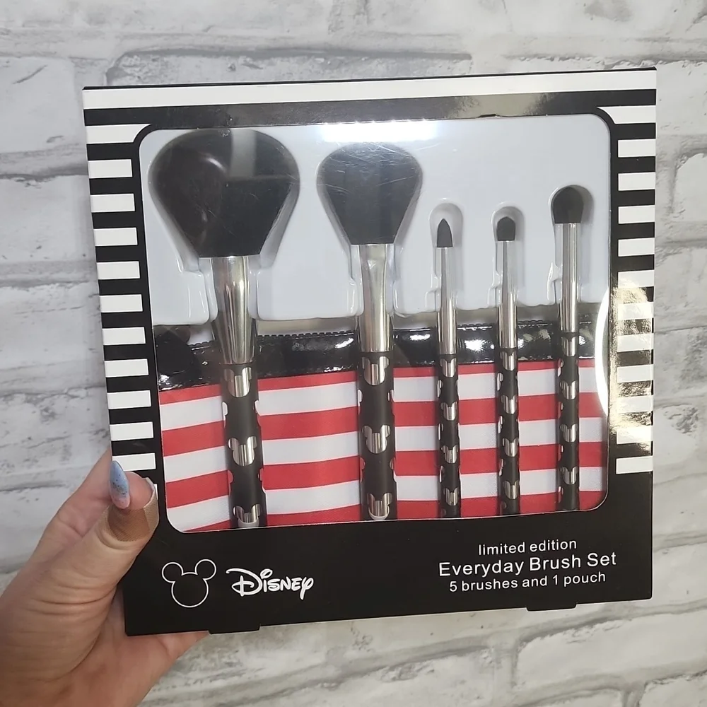 Disney Mickey Mouse Limited Edition Make Up 2018 Collection